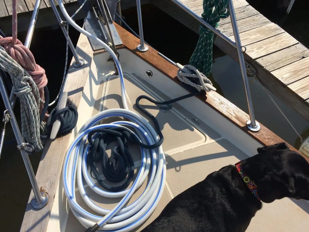 Caso de estudio: restauración de la regala de teka de un velero con Deks Olje D1 y D2