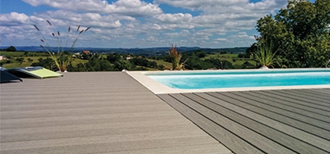 Comment installer une plage de piscine en bois