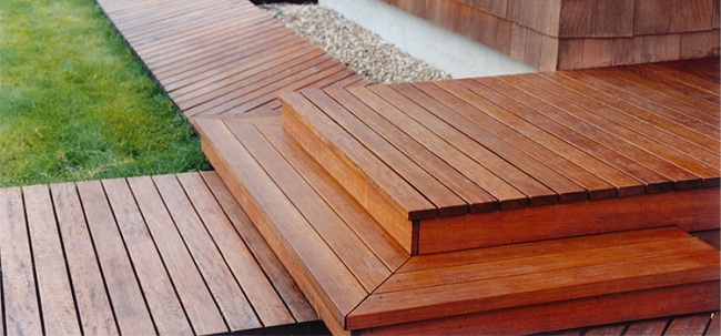 Envie d’une nouvelle terrasse ? En pierre ou bois comment choisir ?