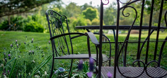 Comment réussir sa décoration jardin métal rouillé ? 